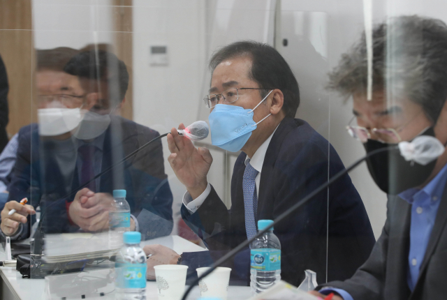 무소속 홍준표 의원이 18일 오후 서울 마포구 현대빌딩에서 열린 
