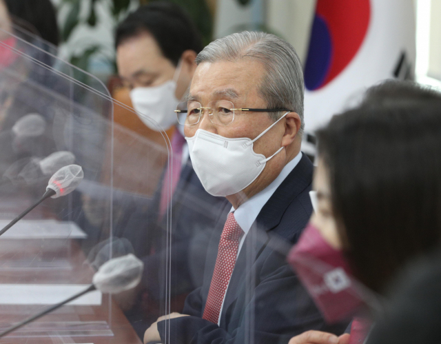 국민의힘 김종인 비상대책위원장이 22일 오전 국회에서 열린 비상대책위원회의에서 발언하고 있다. 연합뉴스