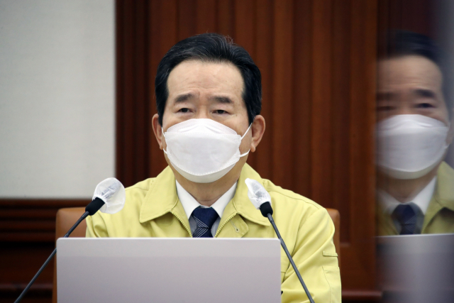 정세균 국무총리가 26일 정부서울청사에서 열린 신종 코로나바이러스 감염증(코로나19) 대응 중앙재난안전대책본부(중대본) 회의를 주재하며 발언하고 있다. 연합뉴스