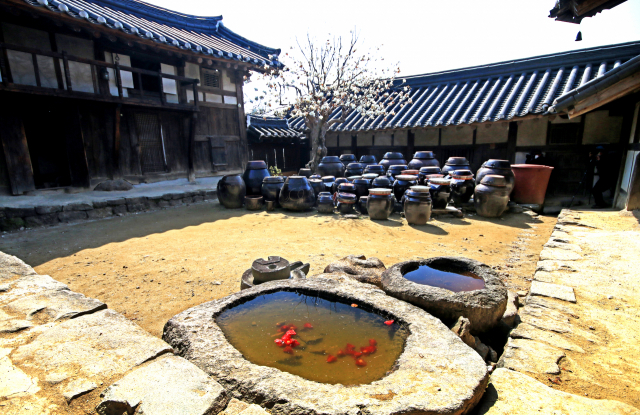 운조루 전경.