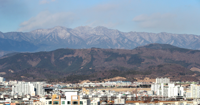 대구시가 200억원을 들여 바람길숲 조성 사업을 본격 추진하고 있다. 사진은 팔공산 전경. 매일신문 DB