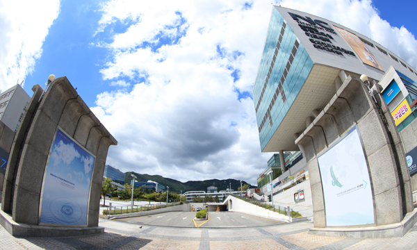 부산대학교 정문. 부산대 제공