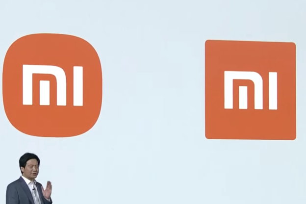 샤오미의 옛 로고(우)와 우리돈 약 3억원을 들여 제작한 새 로고(좌). 트위터 갈무리