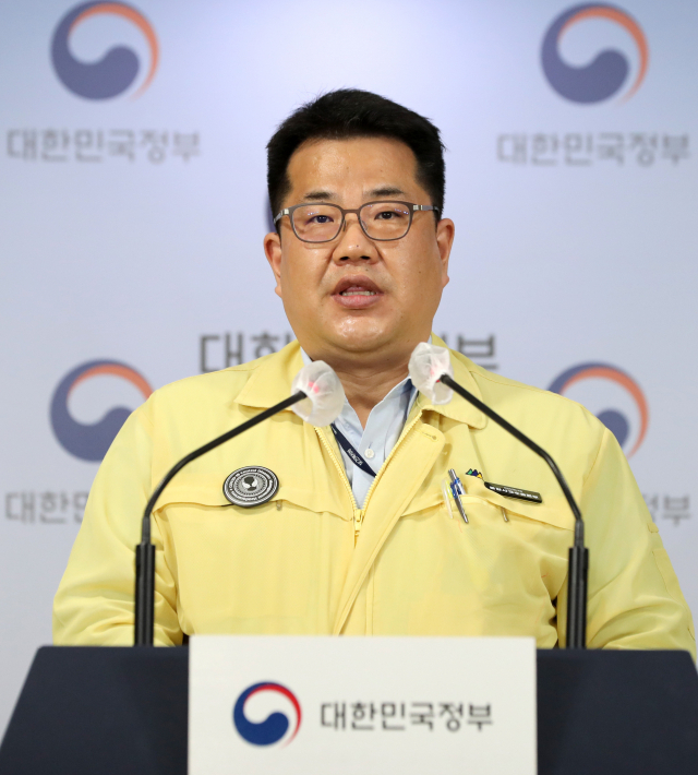 손영래 중앙사고수습본부 전략기획반장(보건복지부 대변인)이 28일 정부서울청사에서 코로나19 중대본 결과 브리핑을 하고 있다. 연합뉴스