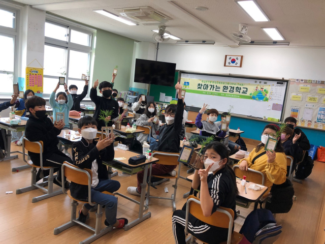 경상북도환경연수원 2021년 찾아가는 환경학교 교육을 6일 구미 고아초등학교에서 하고 있다. 경북환경연수원 제공