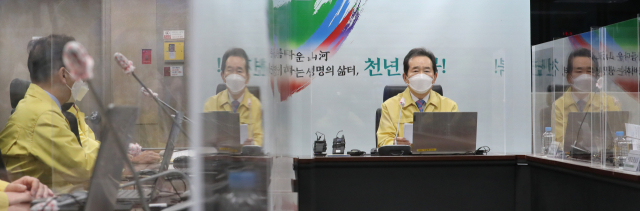 정세균 국무총리가 7일 오전 전주시 전북도청 재난종합상황실에서 열린 신종 코로나바이러스 감염증(코로나19) 대응 중앙재난안전대책본부 회의를 주재하며 발언하고 있다. 연합뉴스