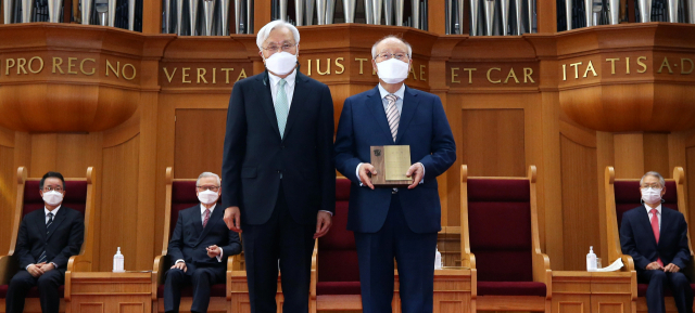 학교법인 계명대학교 제31대 이사장에 김남석(왼쪽) 박사가 선임됐다. 계명대 제공