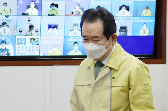 정세균 국무총리가 9일 정부서울청사에서 열린 코로나19 대응 중대본 회의에 참석하고 있다. 연합뉴스
