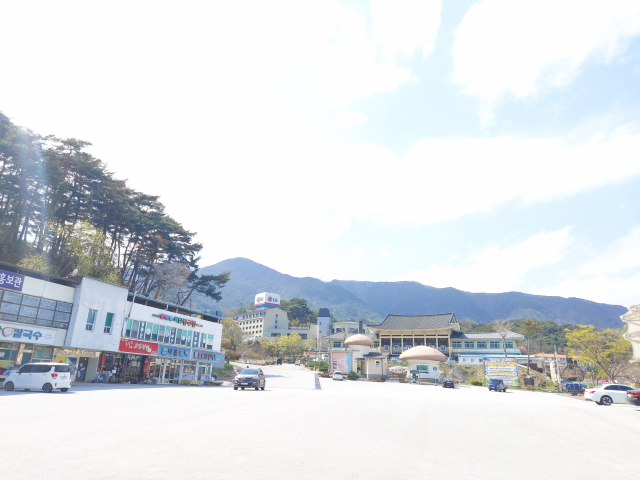 백암온천관광특구 광장. 이상원 기자
