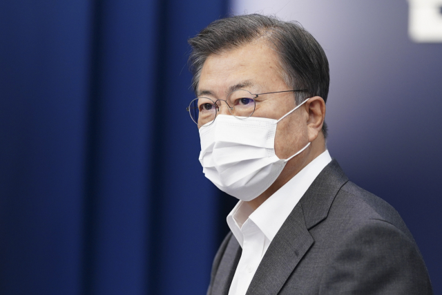 문재인 대통령이 12일 오후 청와대 여민관에서 열린 