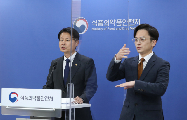 김강립 식품의약품안전처장이 7일 오후 충북 청주시 식약처 회의실에서 