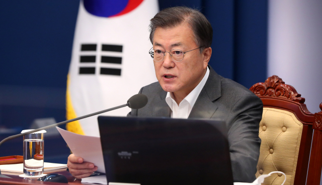 문재인 대통령이 12일 오후 청와대 여민관에서 열린 