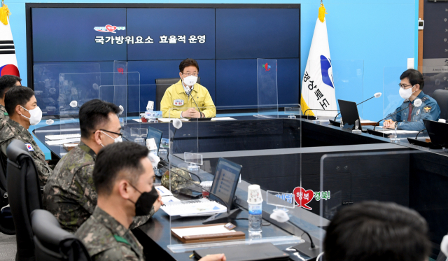 이철우 경북도지사가 13일 화랑훈련 대비 현장토의를 진행하고 있다. 경북도 제공