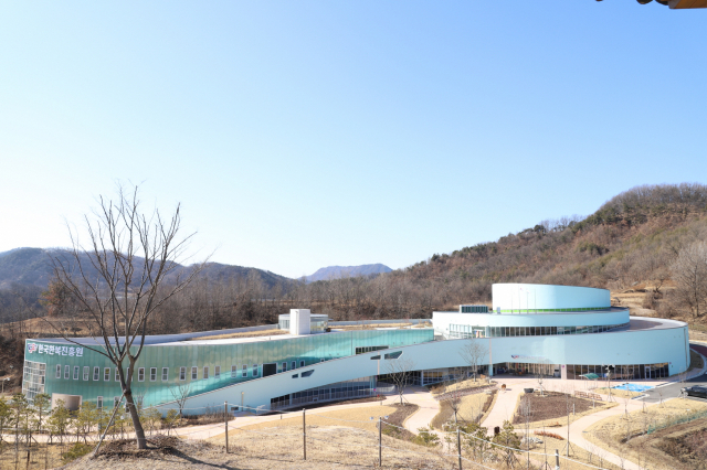 경북 상주시 함창 명주테마파크에 들어선 한국한복진흥원.