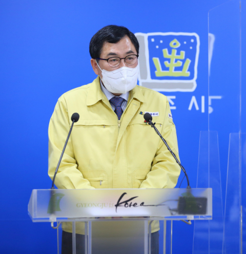 경주·포항·영덕·울진·울릉 등 5개 시·군 협의체인 경상북도 동해안상생협의회가 15일 일본 정부의 후쿠시마 원전 오염수 해양 방류 결정에 대해 즉각 철회를 요구하는 규탄 성명서를 발표했다. 사진은 주낙영 경주시장. 경주시 제공