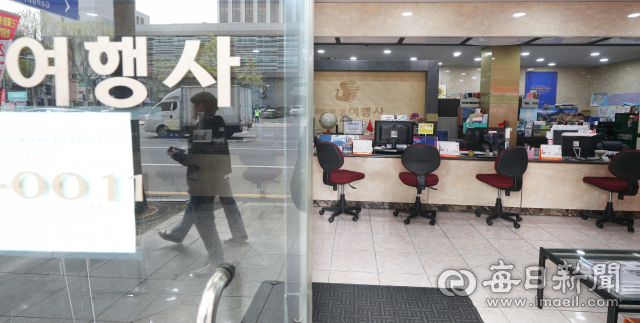 대구 시내 한 여행사 사무실이 코로나19 여파로 해외여행을 떠나려는 손님은 물론, 직원들도 대부분 휴직에 들어가 썰렁한 모습이다. 매일신문DB