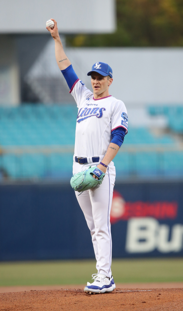 삼성라이온즈 에이스 외국인 투수 데이비드 뷰캐넌이 15일 대구 한화이글스와 경기에서 개인 통산 최다 11개 탈삼진을 잡아내며 시즌 1호 완봉승을 거뒀다. 삼성라이온즈 제공