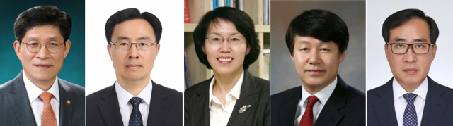 문재인 대통령은 16일 국토교통부, 산업통상자원부, 과학기술정보통신부, 고용노동부, 해양수산부 등 5개 부처에 대한 개각을 단행했다. 왼쪽부터 국토부 장관에 내정된 노형욱 전 국무조정실장, 산자부 장관에 내정된 문승욱 국무조정실 2차장, 과기부 장관에 내정된 임혜숙 국가과학기술연구회 이사장, 노동부 장관에 내정된 안경덕 경제사회노동위원회 상임위원, 해수부 장관에 내정된 박준영 현 차관. [청와대 제공. DB 및 재판매 금지] 연합뉴스