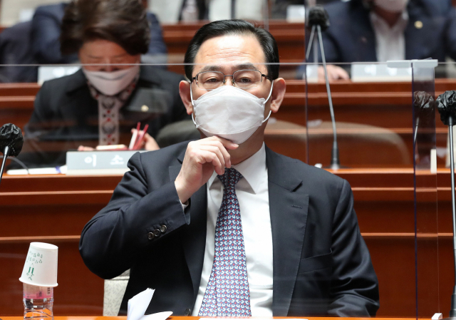 국민의힘 주호영 당대표 권한대행이 16일 오전 서울 여의도 국회에서 열린 의원총회에 참석하고 있다. 연합뉴스