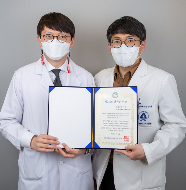 대구가톨릭대학교병원 정신건강의학과 (좌)봉수현 전공의 (우)김준원 교수