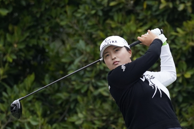 23일 미국 캘리포니아주 로스앤젤레스의 윌셔 컨트리클럽에서 열린 미국여자프로골프(LPGA) 투어 휴젤·에어 프리미어 LA 오픈 2라운드 2번 홀에서 세계 랭킹 1위 고진영이 티샷을 하고 있다. 연합뉴스