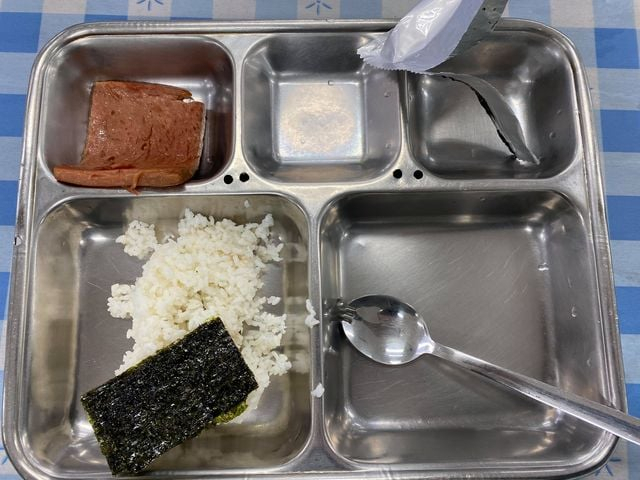 군 부실 배식 제보. 육군훈련소 대신 전해드립니다 페이스북