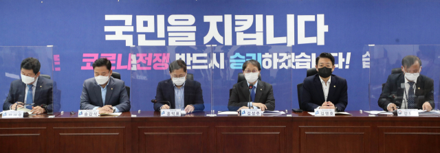 26일 서울 여의도 국회 의원회관에서 열린 더불어민주당 백신 점검단회의에서 김성주 백신점검단장이 발언하고 있다. 연합뉴스