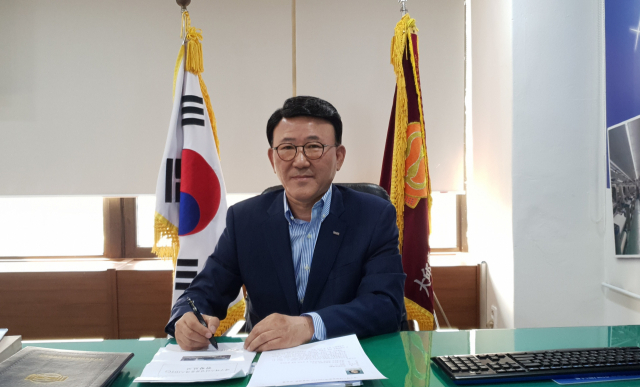 이석기 대구경북섬유직물공업협동조합 이사장. 신중언 기자