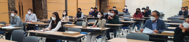 구미시가 지역 중소기업 관계자들을 대상으로 알리바바닷컴 온라인 입점지원사업 설명회를 하고 있다. 구미시 제공