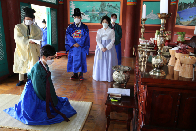 지난달 26일 칠곡군 왜관읍 국조전에서 국조단군 춘향숭봉대제가 봉행되고 있다. 칠곡군단민회 제공