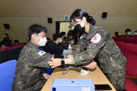 코로나 백신 일일 접종자 첫 21만명 돌파 