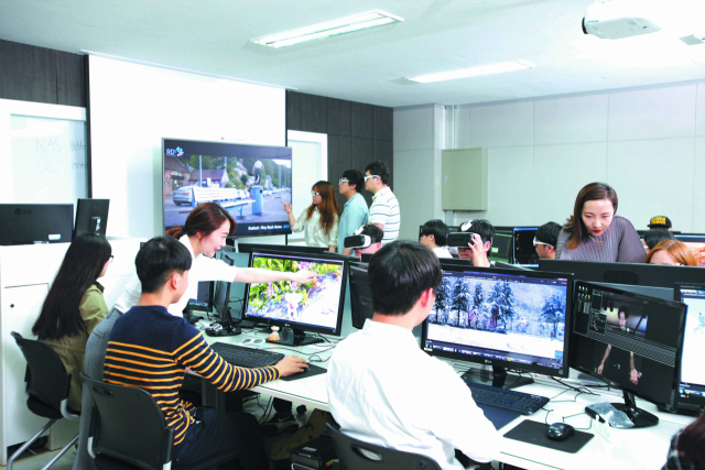 영진전문대 학생들이 3D 게임 애니메이션 실습에 참여하고 있다. 영진전문대 제공