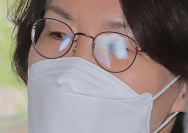 임혜숙 과학기술정보통신부 장관 후보자가 지난 4월 28일 오전 서울 광화문 우체국에 마련된 후보자 사무실로 출근하고 있다. 연합뉴스