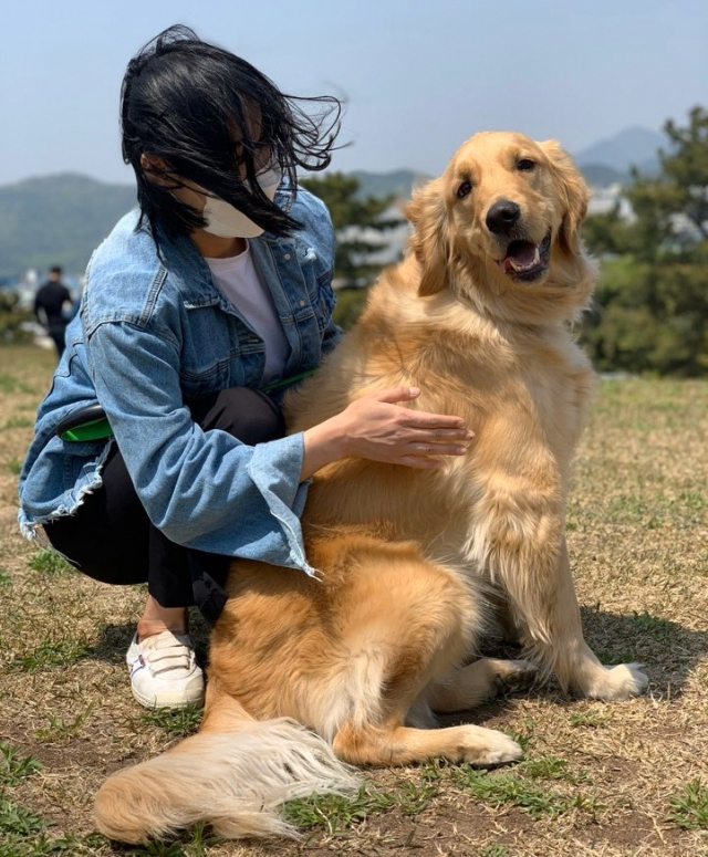최근 대형견 물림 사고가 잇따르면서 덩치 큰 개만 봐도 공포감을 호소하는 시민들이 늘어나고 있다. 치즈와 산책을 나갈 때면 늘 마음이 조마조마 하다.