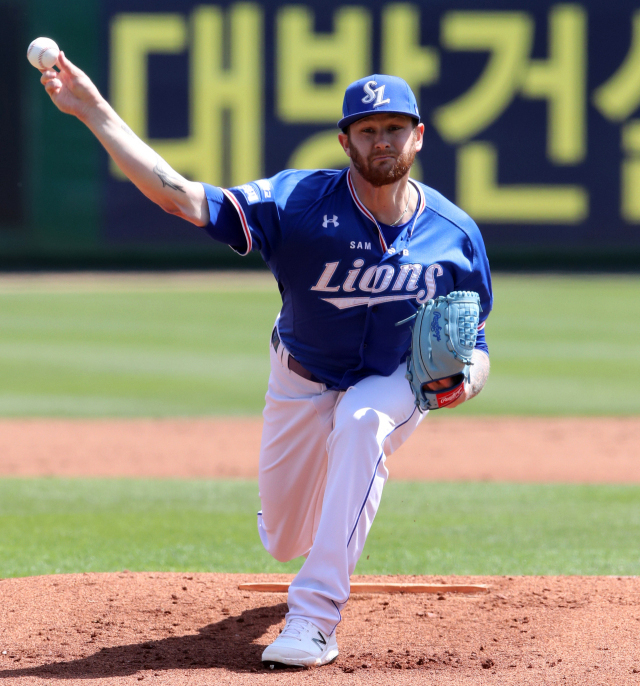 삼성라이온즈 벤 라이블리가 5일 대전한화이글스파크에서 열린 한화이글스와 원정경기에서 선발로 나서 역투하고 있다. 삼성라이온즈 제공