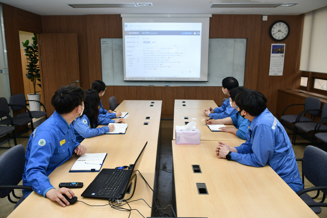 포항제철소 생산기술부 직원들이 