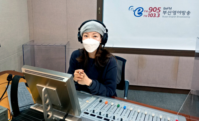 부산영어방송의 조윤진 프로듀서는 사투리특집을 제작하면서 다른 지역사람들이 아닌 우리 스스로 사투리를 함부로 대하고 있다는 사실을 알게 되었다고 했다.