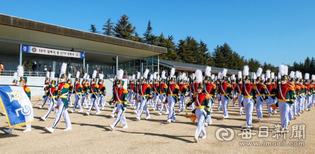 육군 3사관학교 생도들의 입학 및 진학 사열식 모습. 매일신문DB