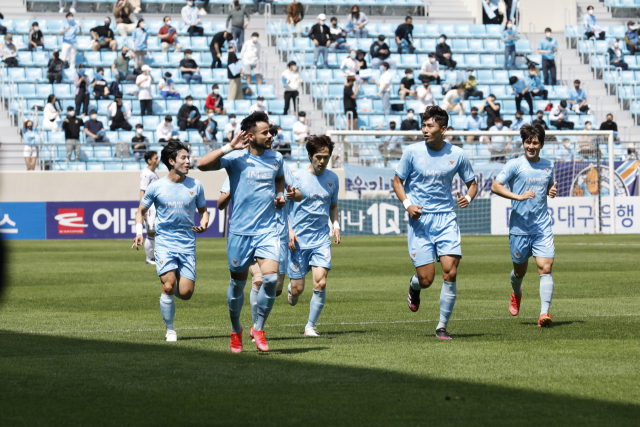 국내리그에서 10경기 연속 무패행진의 대구가 27일부터 진행되는 아시아축구연맹 챔피언스리그 조별예선에서 선전을 다짐하고 있다. 대구의 세징야가 골세레모니를 하고 있는 모습. 대구FC 제공