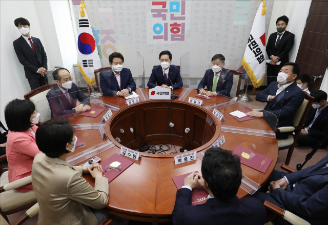 국민의힘 김기현 당대표 권한대행 겸 원내대표가 6일 오후 서울 여의도 국회에서 열린 전당대회 준비위원회 1차 회의에서 발언을 하고 있다. 연합뉴스