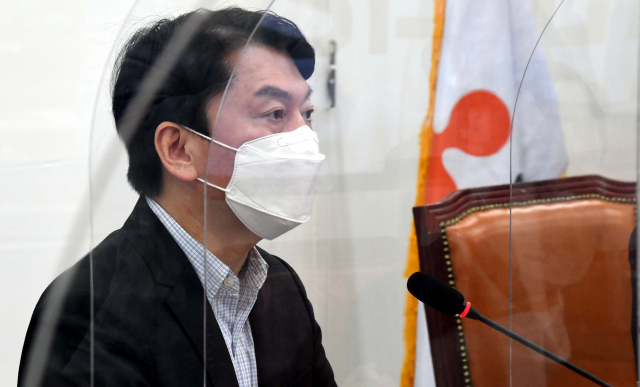 국민의당 안철수 대표가 10일 국회에서 열린 최고위원회의에서 발언하고 있다. 연합뉴스