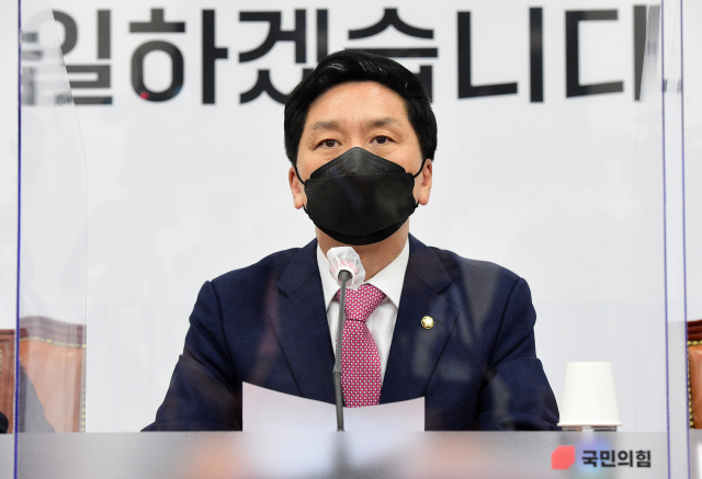 국민의힘 김기현 당 대표 권한대행 겸 원내대표가 10일 오전 서울 여의도 국회에서 열린 비상대책위원회의에서 발언하고 있다. 연합뉴스