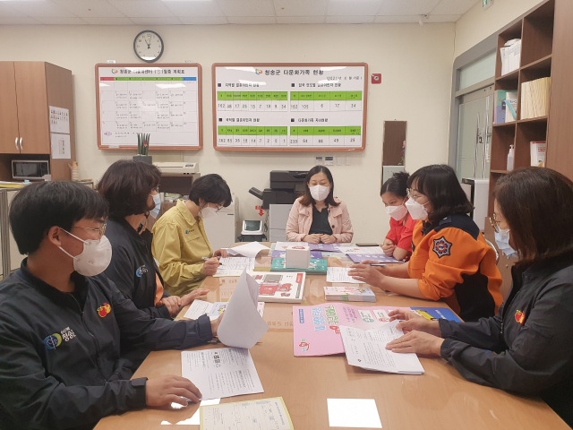 지난 12일 안동소방서 직원이 경북 청송군 다문화가족지원센터에서 직원과 외국인 산모를 대상으로 