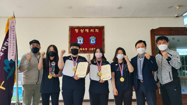 대구체육중·고등학교 사격부가 제22회 미추홀기 전국사격대회 여고부 공기권총 단체전에서 대회 신기록(1,692점)을 내며 우승했다. 대구시교육청 제공