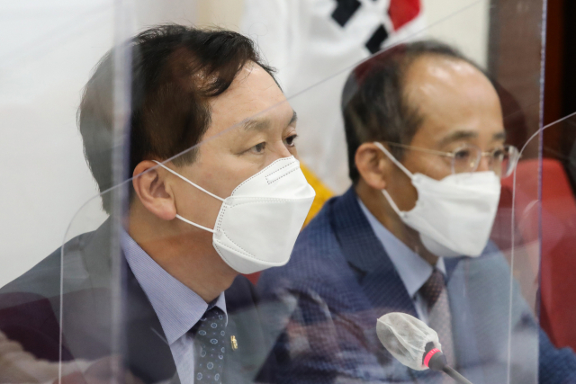 국민의힘 김기현 당 대표 권한대행 겸 원내대표가 16일 서울 여의도 국회에서 가진 기자간담회에서 발언하고 있다. 연합뉴스