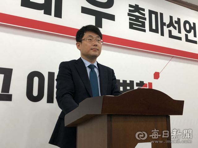 도태우 변호사가 17일 오후 국민의힘 대구시당사에서 최고위원직 출마를 선언하고 있다. 김근우 기자 gnu@imaeil.com