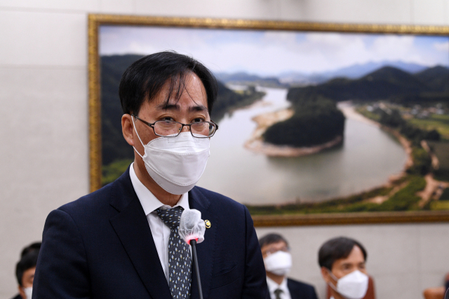 박준영 해양수산부장관 후보자가 4일 오전 서울 여의도 국회에서 열린 농림축산식품해양수산위원회의 해양수산부장관 후보자 인사청문회에 출석, 발언하고 있다. 연합뉴스