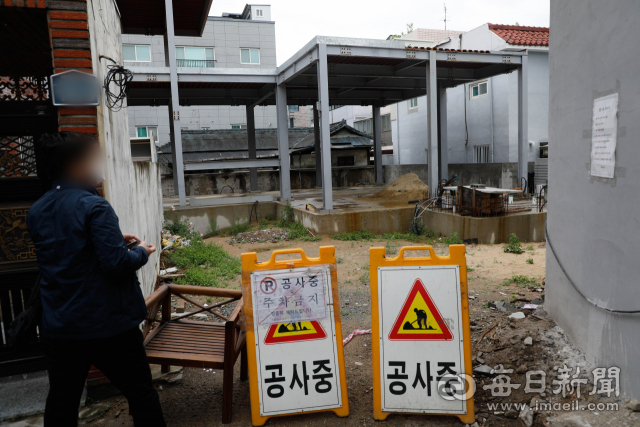 20일 대구 북구 대현동 경북대 서문 인근 이슬람사원 건축현장. 주민 반발로 지난 2월부터 공사가 중단된 채 방치돼 있다. 우태욱 기자 woo@imaeil.com