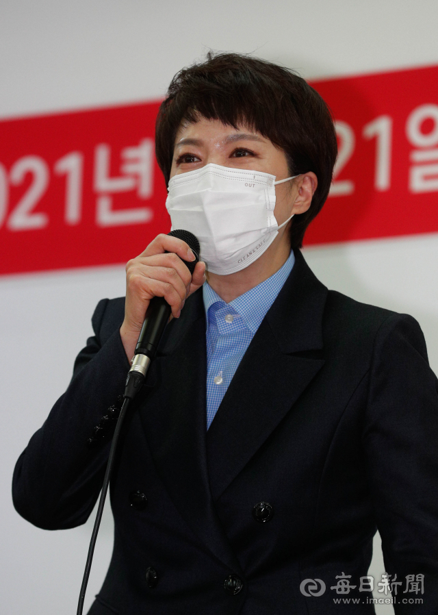 21일 오후 국민의힘 대구시당 대강당에서 열린 주요당직자 간담회에서 국민의힘 당권 주자인 김은혜 의원이 인사말을 하고 있다. 우태욱 기자 woo@imaeil.com