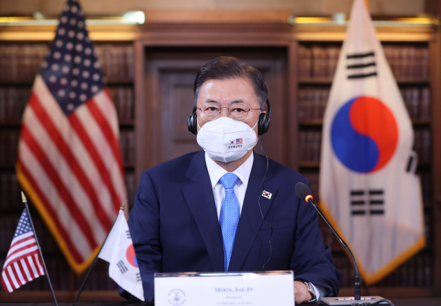 미국을 방문중인 문재인 대통령이 21일 오전(현지시간) 워싱턴 미 상무부에서 열린 한·미 비즈니스 라운드 테이블 행사에 참석해 있다. 연합뉴스